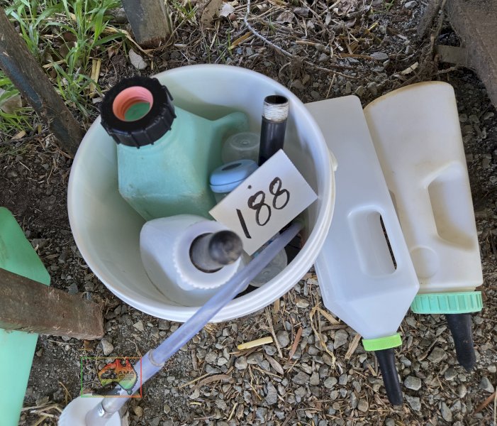 Calf Tube Feeder & 3x Calf Bottle Feeders - photo 2