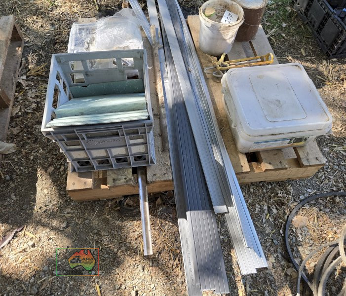 Pallet of Vinyl & Ceramic Tiles + Sundries - photo 3