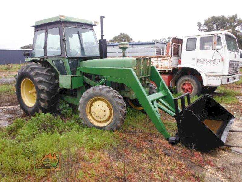John Deere 3130 FEL