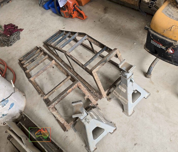 2x Car Ramps & Jack Stands