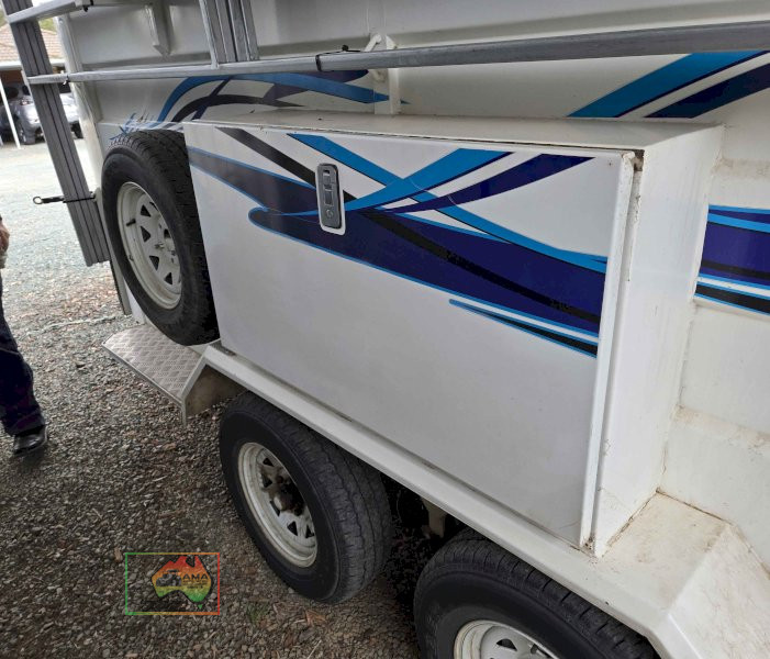 Smiff-Industries Angle Loader Horse Float - photo 16