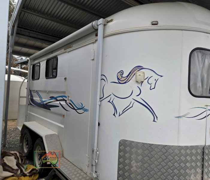 Smiff-Industries Angle Loader Horse Float - photo 6