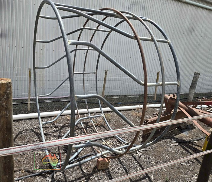 Solid Galv. Pipe Hay Ring (C)