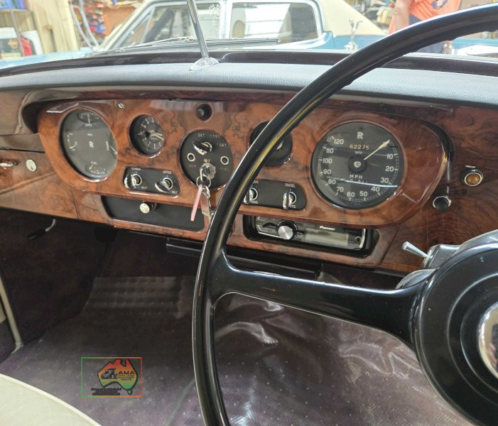 Fully Restored 1965 Silver Cloud III - photo 10