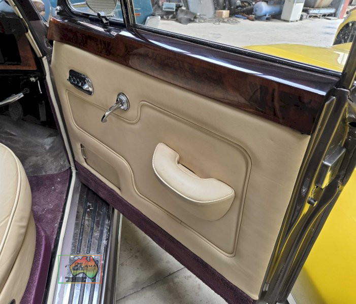 Fully Restored 1965 Silver Cloud III - photo 7