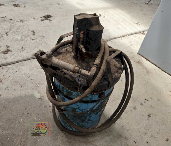 Air Operated Grease Gun - photo 3