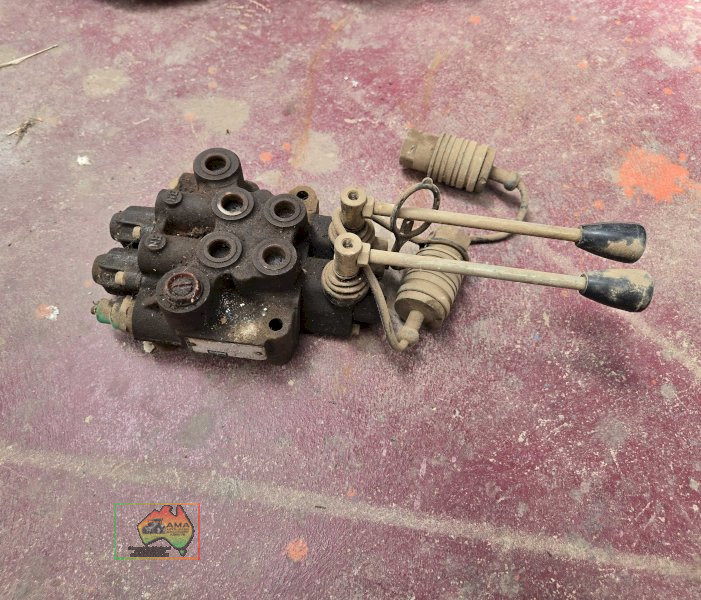 Twin Hyd. Spool Valve, suit Tractor FEL - photo 2