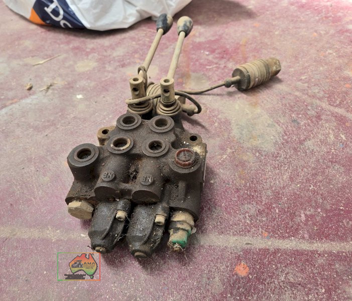 Twin Hyd. Spool Valve, suit Tractor FEL - photo 3