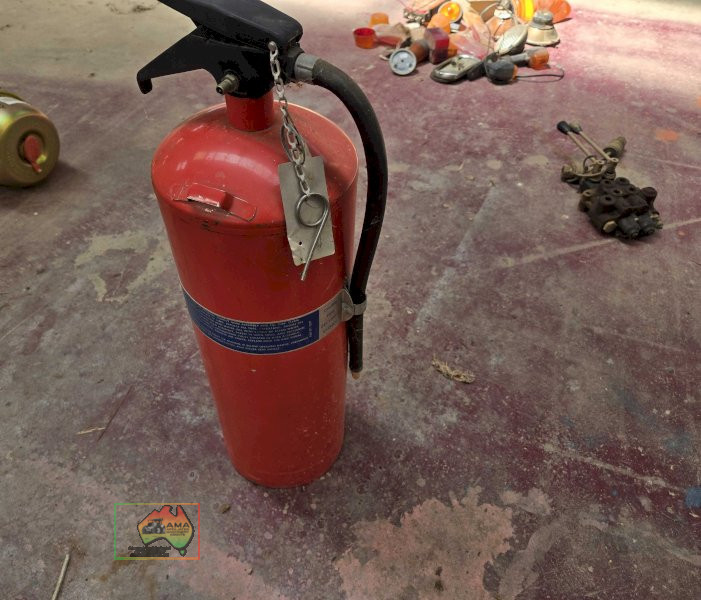 Chubb HW16P Water Fill Fire Extinguisher - photo 2