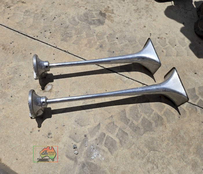 Pair of Truck Air Horns - photo 1