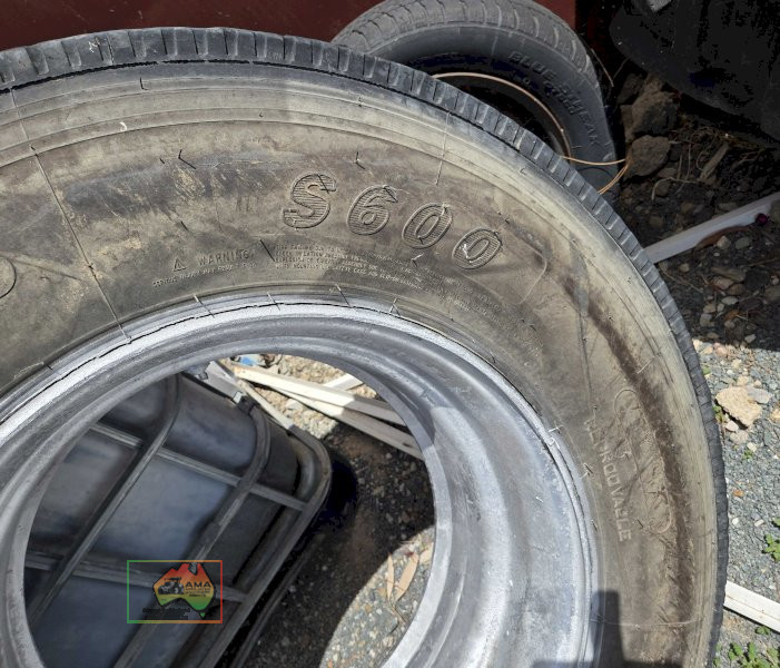 Pair of 11R22.5 Spider Rims with Steer Tyres - photo 6