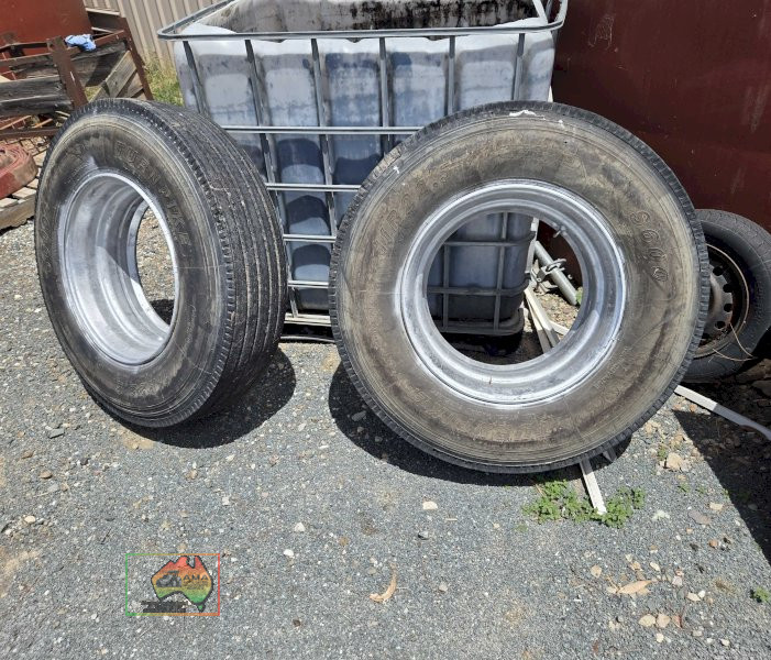 Pair of 11R22.5 Spider Rims with Steer Tyres - photo 2