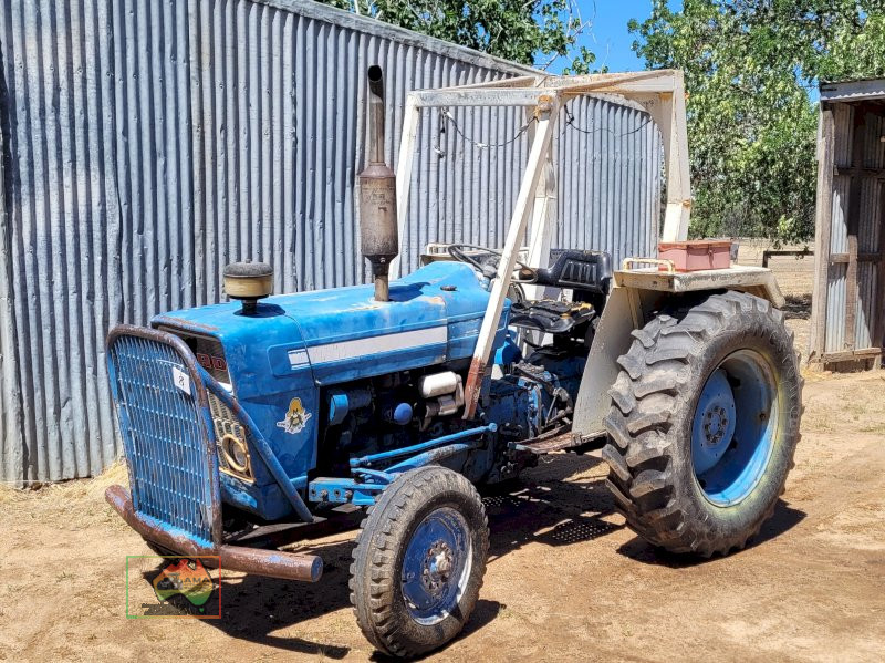 Ford 3000 Tractor - photo 2