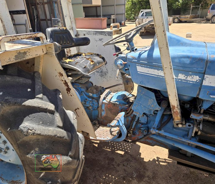 Ford 3000 Tractor - photo 7
