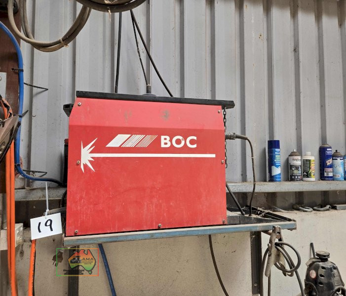 BOC MIG-250R Welder - photo 2