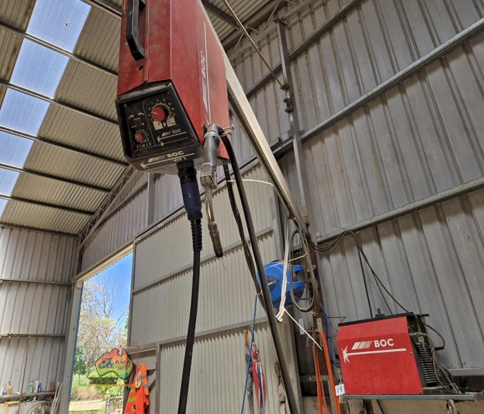BOC MIG-250R Welder - photo 5
