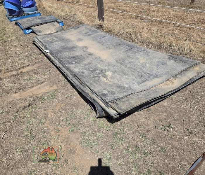 8x Heavy Rubber Mats 10ft x 5ft - photo 2