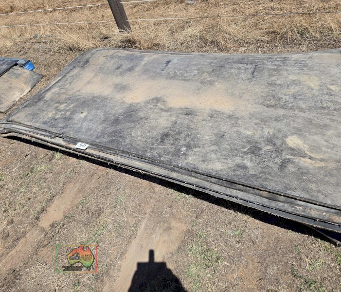 8x Heavy Rubber Mats 10ft x 5ft - photo 3