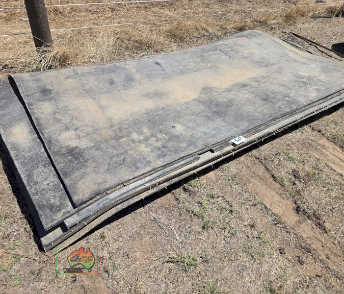 8x Heavy Rubber Mats 10ft x 5ft