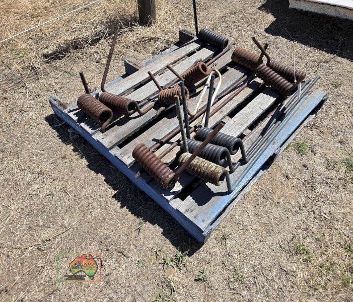 Assorted Horse Truck Tailgate Springs - photo 3