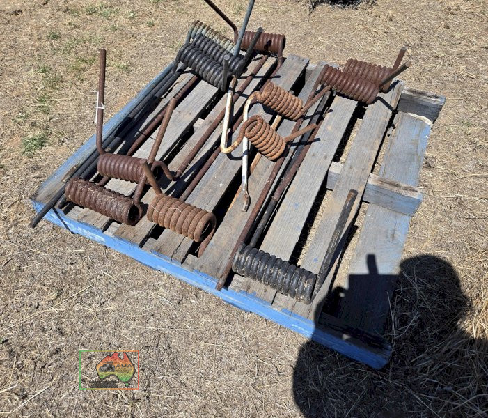 Assorted Horse Truck Tailgate Springs