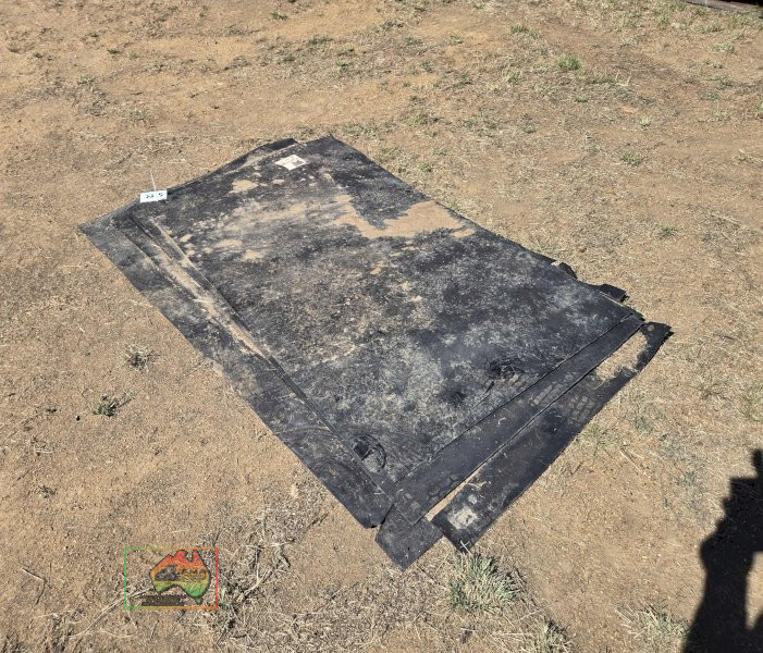 6x Poly Mats 1.6m x 900mm