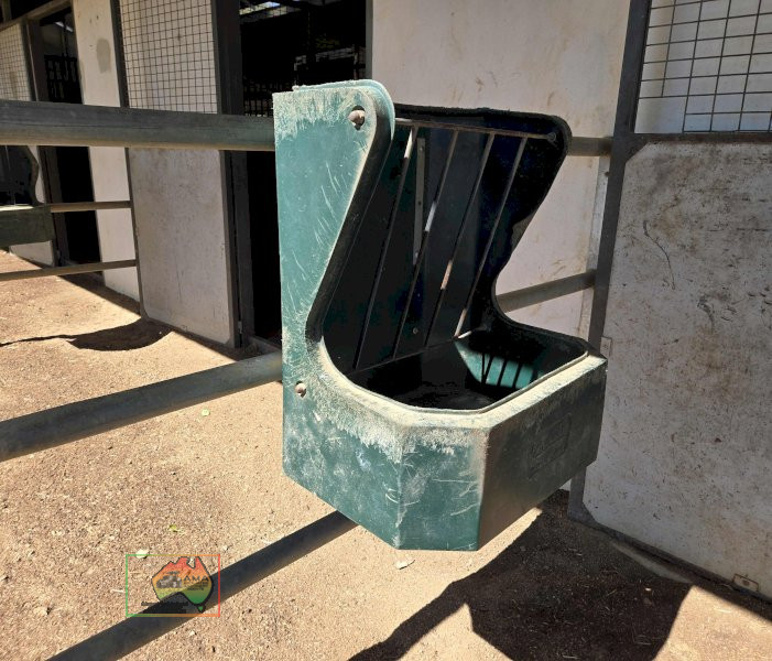 Pair of Polymaster PT-03 Hay Racks - photo 3