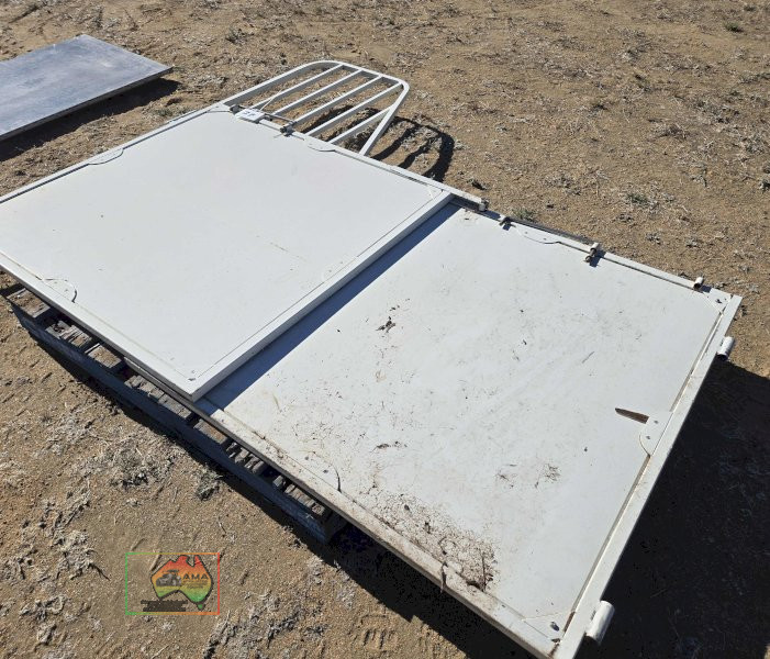 White Horse Float Divider - photo 2