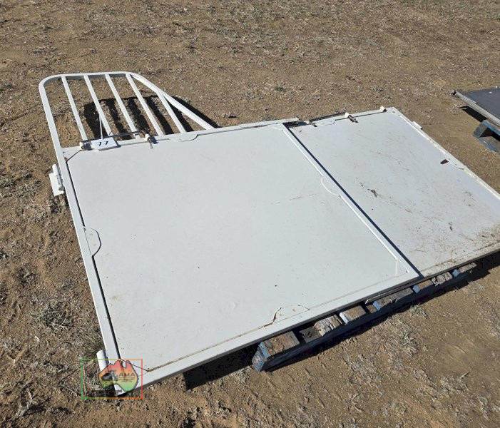 White Horse Float Divider