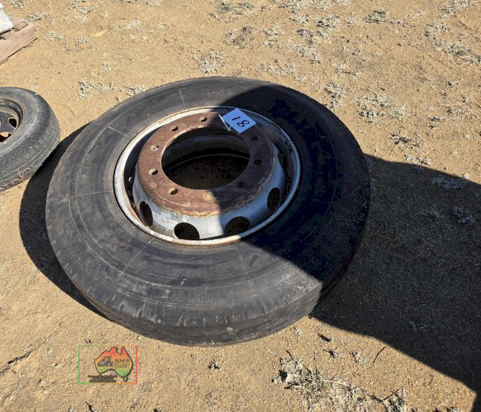 10 stud 11R22.5 Truck Rim & Tyre - photo 3