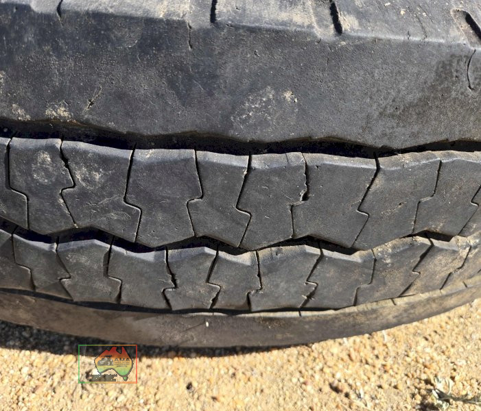10 stud 11R22.5 Truck Rim & Tyre - photo 4