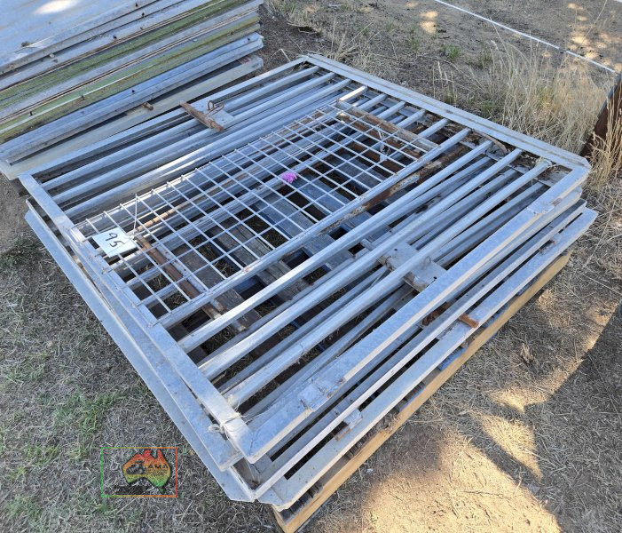 5x Galv. Stable Top Doors 1.2m x 1.2m - photo 2