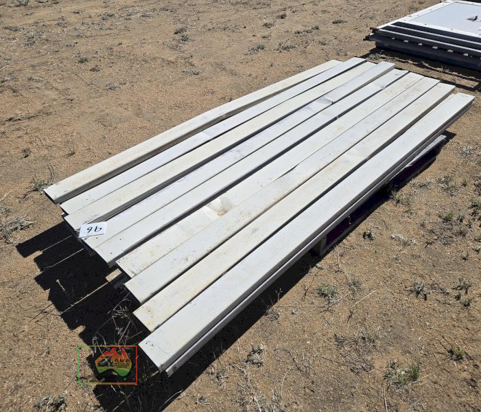 17x Pressed Aluminium Rails 105x38x2.5m