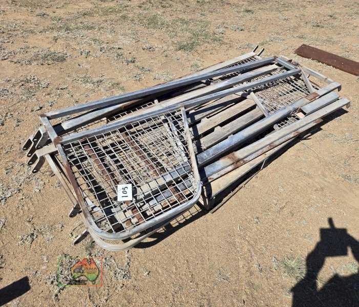 4x Horse Truck Dividers & Adjuster Rails