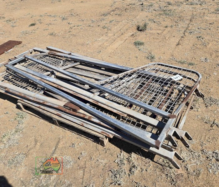 4x Horse Truck Dividers & Adjuster Rails - photo 2