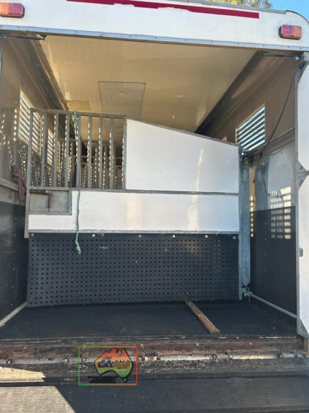 2012 Isuzu FSR-850 Horse Transport Truck - photo 15