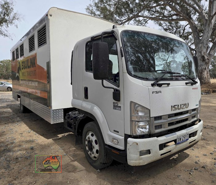 2012 Isuzu FSR-850 Horse Transport Truck - photo 4
