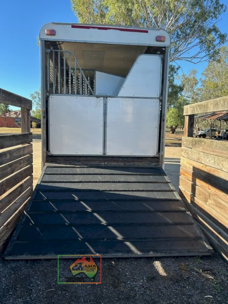 2012 Isuzu FSR-850 Horse Transport Truck - photo 14