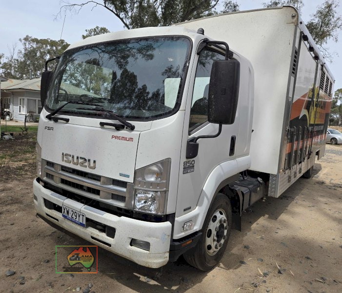 2012 Isuzu FSR-850 Horse Transport Truck - photo 5