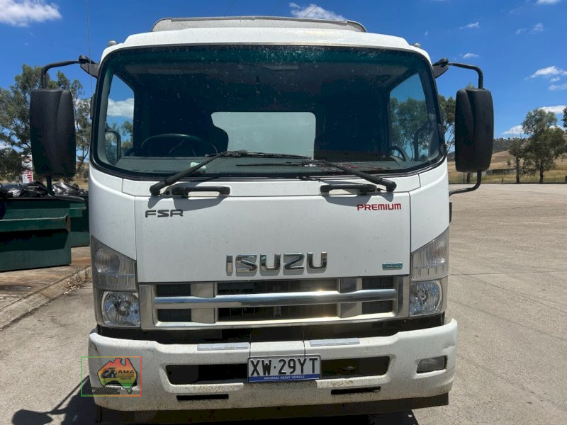 2012 Isuzu FSR-850 Horse Transport Truck - photo 3