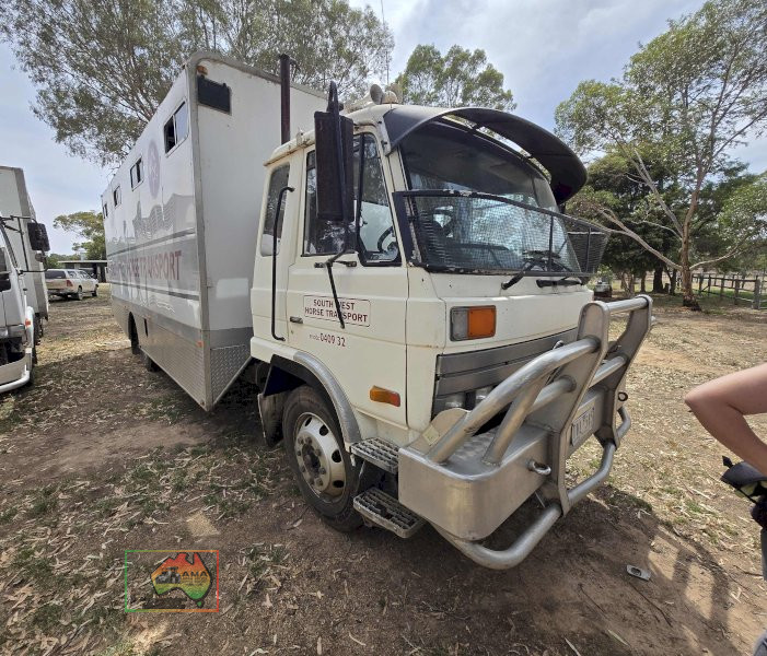 1994 UD CLG Horse Transport Truck - photo 3