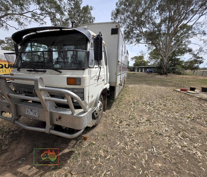 1994 UD CLG Horse Transport Truck - photo 5