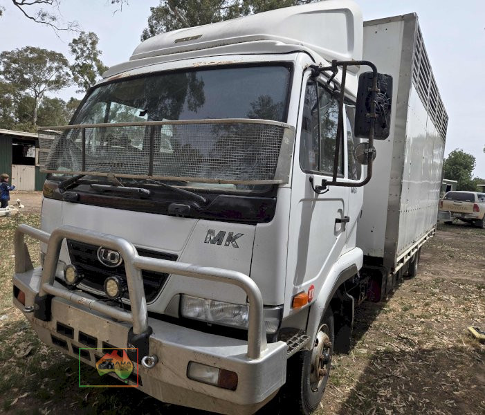 2010 UD MKB37A Horse Transport Truck