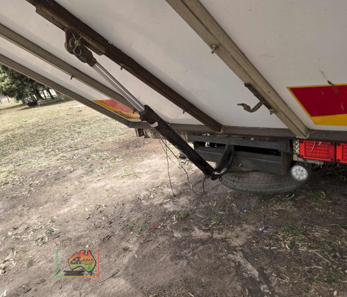 2010 UD MKB37A Horse Transport Truck - photo 5