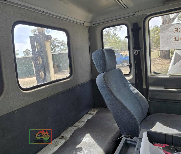 1998 Isuzu FRR-500 LWB Truck - photo 9