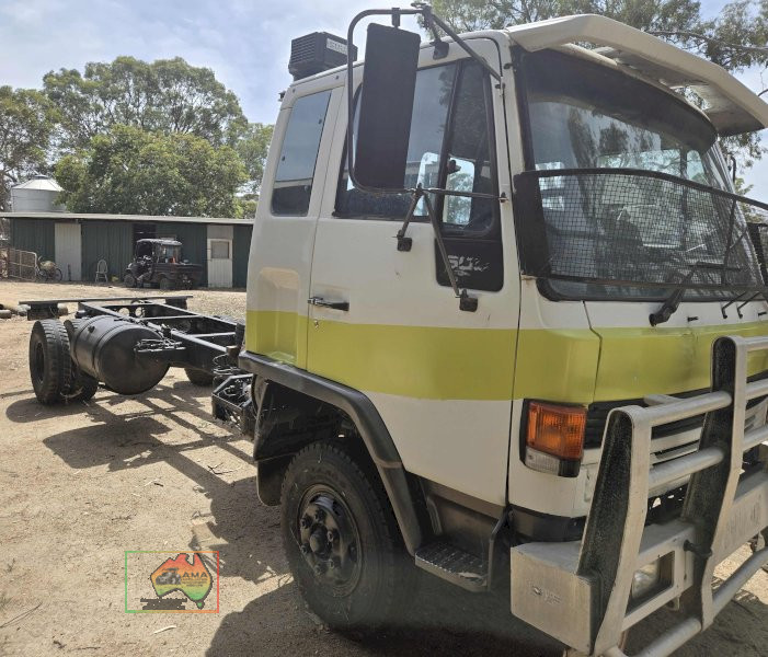 1998 Isuzu FRR-500 LWB Truck - photo 2