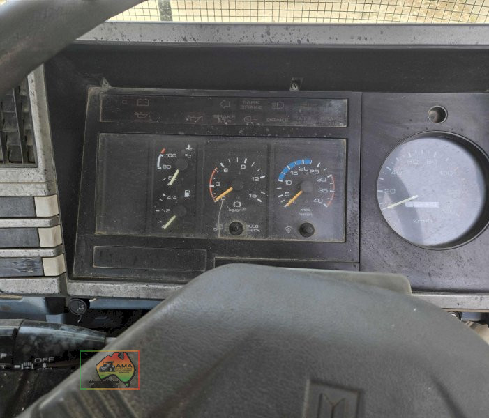 1998 Isuzu FRR-500 LWB Truck - photo 10