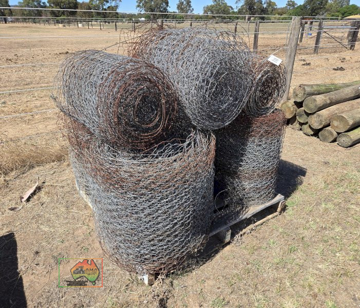 9 Rolls of Used Rabbit Netting - photo 3