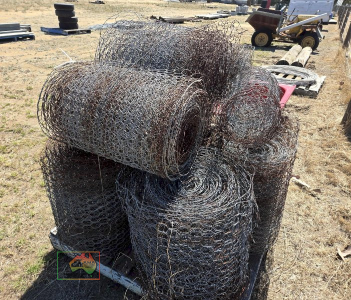 9 Rolls of Used Rabbit Netting - photo 2