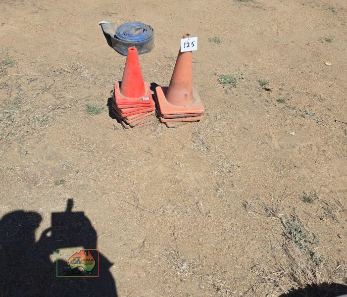 4 Large + 9 Small Witches Hats - photo 2